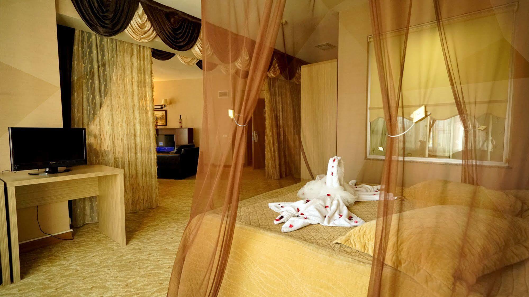 Es Albatros Hotel Eskişehir Ngoại thất bức ảnh